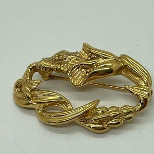 Vintage Signed MONET Gold Tone Circle Floral Brooch Pin